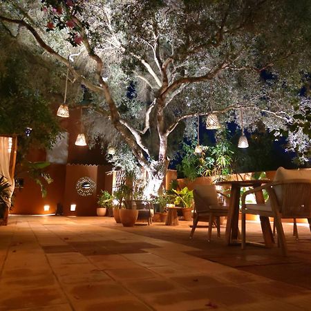 Отель La Posada De Lola - Adults Only Болония Экстерьер фото