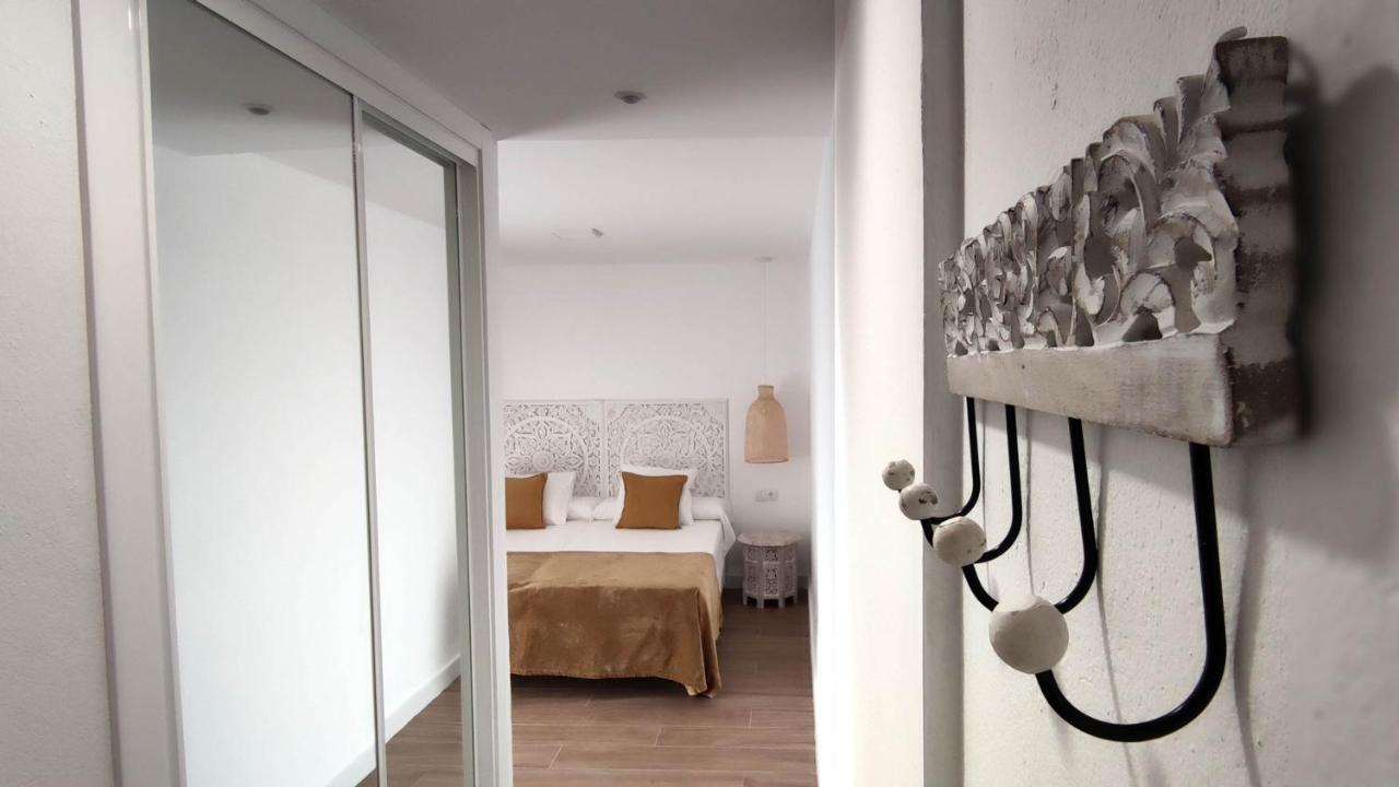 Отель La Posada De Lola - Adults Only Болония Экстерьер фото